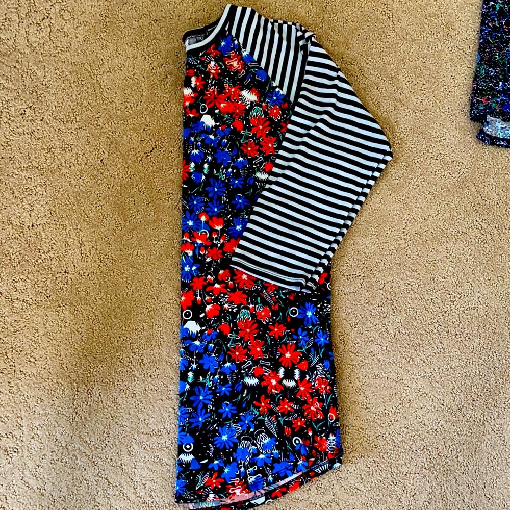 Perfect condition Lularoe Randy tee